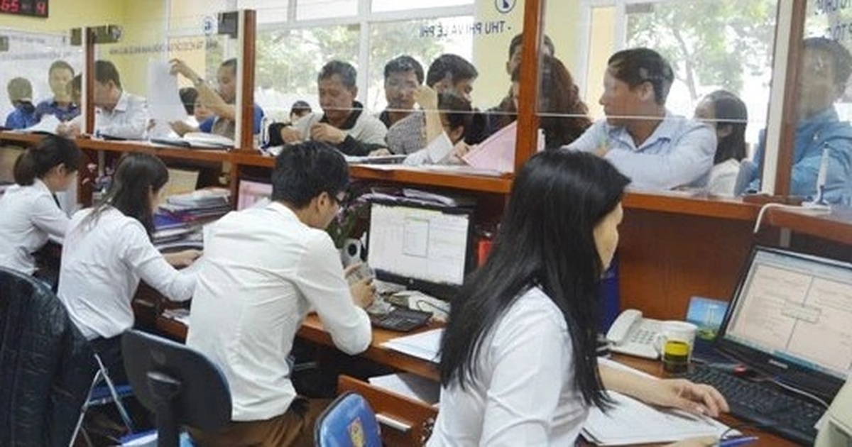 Có được hưởng đồng thời phụ cấp thu hút và phụ cấp lâu năm? - Vimarsana News