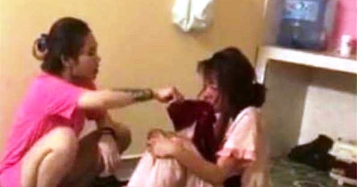 Khởi tố, bắt tạm giam 2 đối tượng trong vụ án cô gái bị đánh đập, lột đồ - Vimarsana News
