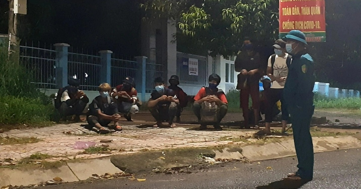 Xe "luồng xanh" lén lút chở 10 người từ vùng dịch - Vimarsana News