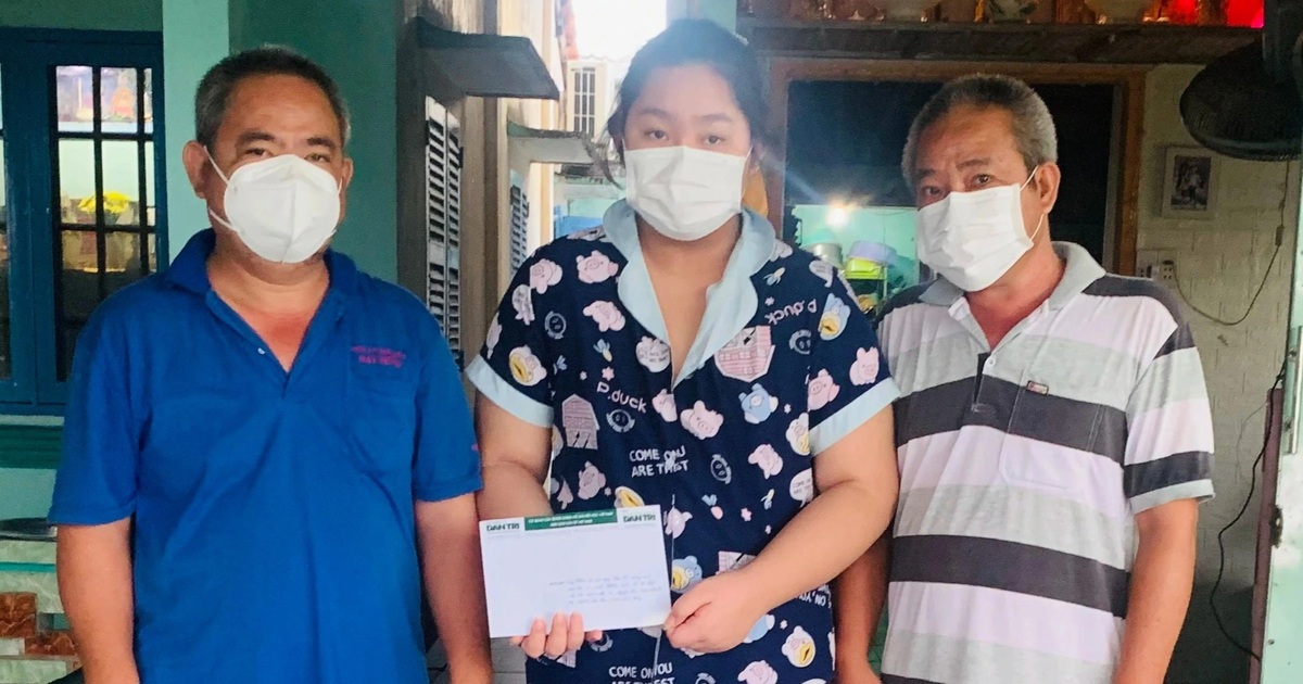 Bạn đọc Báo Dân trí chia sẻ với bé gái mất 5 người thân trong dịch Covid-19 - Vimarsana News