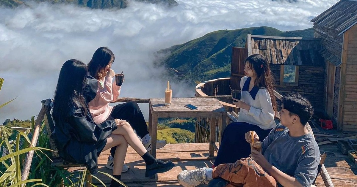 Vừa uống cà phê vừa ngắm trọn "thiên đường mây" trên đỉnh Tà Xùa | Báo Dân  trí