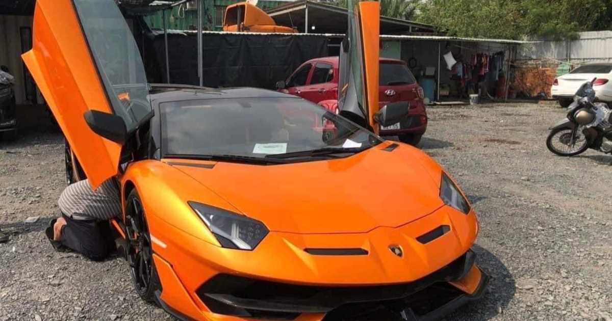 Lamborghini Aventador SVJ Roadster ra biển Tây Ninh, giá khoảng 50 tỷ đồng  | Báo Dân trí