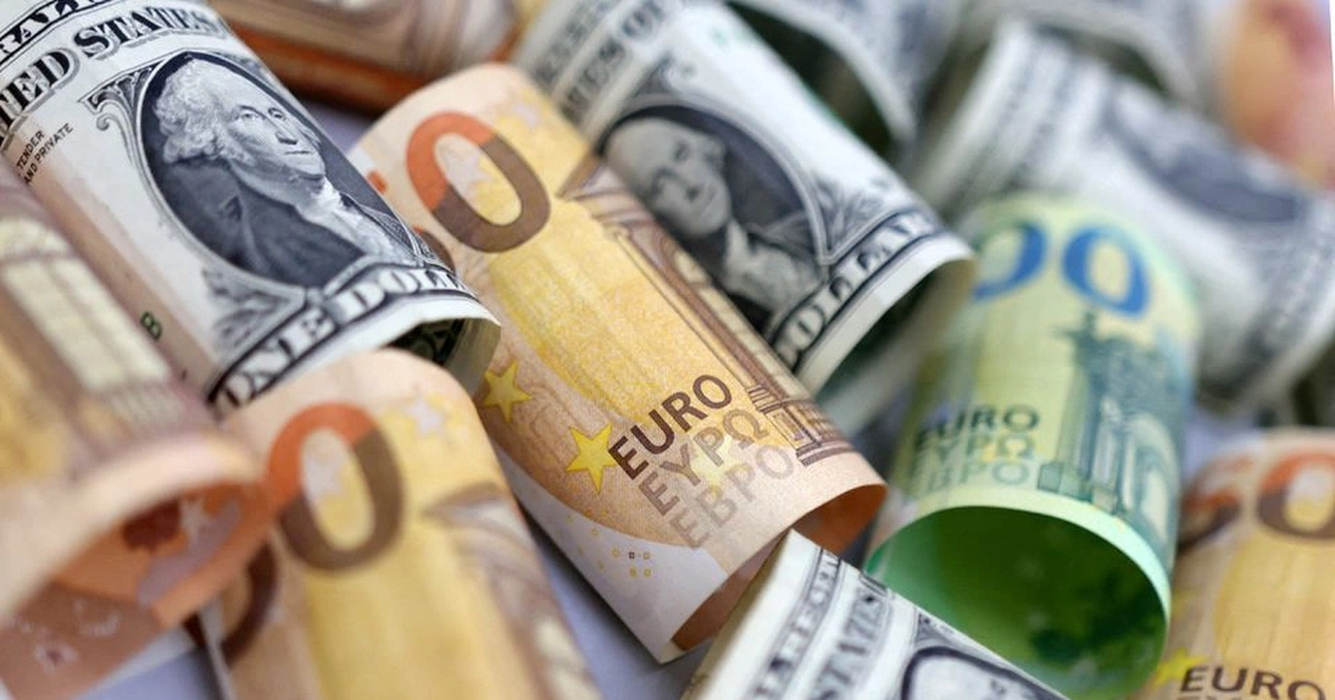 Đồng euro thấp kỷ lục 20 năm, 1 EUR không đổi được 1 USD | Báo Dân trí