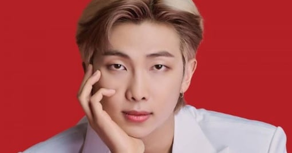 RM BTS: Hãy chiêm ngưỡng hình ảnh của nam thần RM - một trong những thành viên của nhóm nhạc BTS nổi tiếng. Với vẻ đẹp nam tính và sự thông minh, RM chắc chắn sẽ khiến bạn phải \