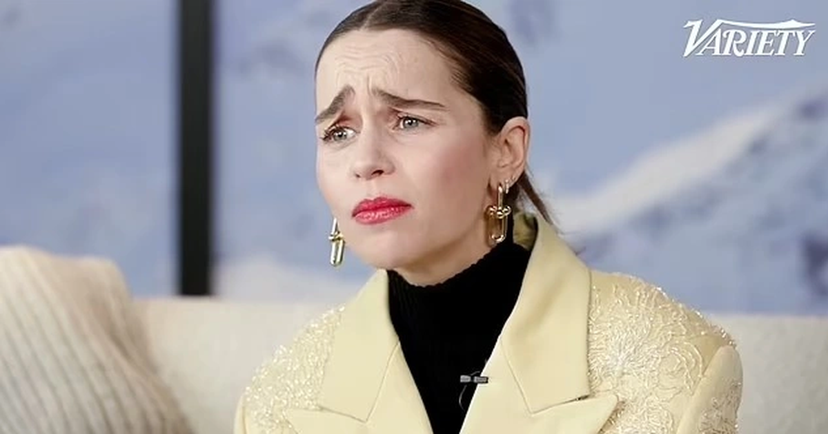Mẹ rồng" Emilia Clarke gây sửng sốt với đôi lông mày đầy... biểu cảm | Báo  Dân trí