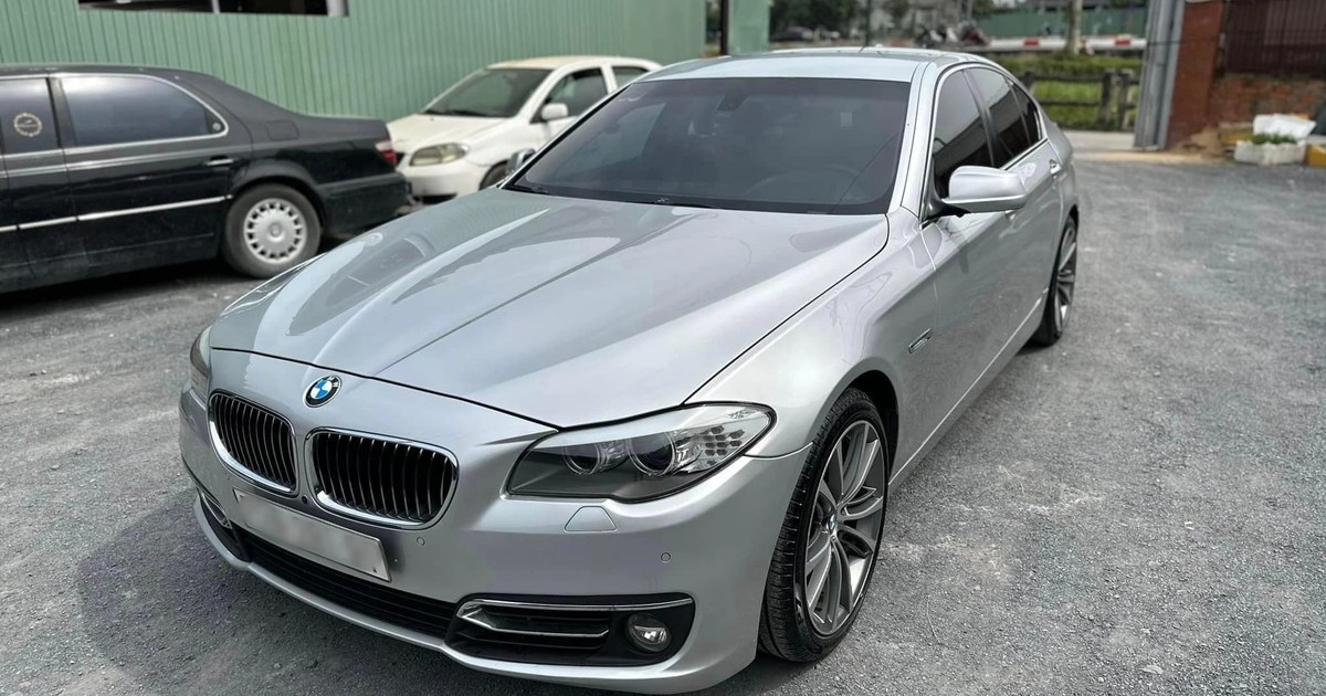 BMW 528i 2010 chạm 