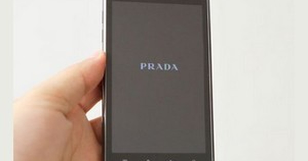 Đập hộp điện thoại thời trang LG Prada  tại VN | Báo Dân trí