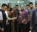 Thủ tướng Malaysia: Học tiếng Anh không làm mất đi bản sắc dân tộc
