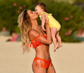 Phom dáng đáng ngưỡng mộ của Ferne McCann