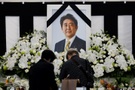 Người Nhật Bản chuẩn bị lễ quốc tang cố Thủ tướng Abe