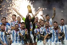 Messi tỏa sáng, Argentina hạ Pháp trên chấm luân lưu và vô địch World Cup