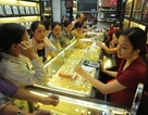 Vàng SJC biến động, rẻ hơn giá thế giới