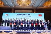 Vietnamese, Korean leaders witness exchange of major cooperation documents