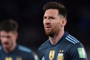 Messi "nổi điên", trút giận lên… trọng tài