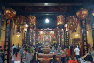Đông đảo du khách lễ chùa Bà Thiên Hậu ở Bình Dương dịp rằm tháng Giêng