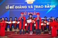Trường ĐH Công đoàn trao bằng tốt nghiệp cho 1.723 sinh viên