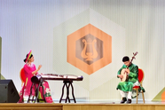 Nghệ sĩ Việt Nam chinh phục khán giả nước ngoài bằng màn song tấu nhạc cụ dân tộc