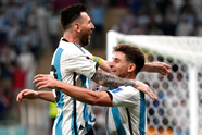 Messi tỏa sáng, Argentina đánh bại Australia và tiến vào tứ kết