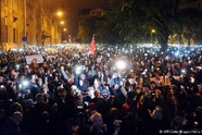 100.000 người tuần hành chống chính phủ tại Hungary