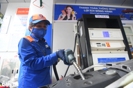 Vietnam cuts fuel import tax to zero amid supply concerns