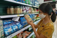 Smuggled sugar drives prices to three-year low in Vietnam