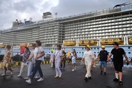 Luxury cruise ship brings over 4,000 visitors to Hue