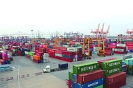 Vietnam’s trade turnover tops USD 900 billion for first time