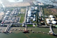 63,000-tonne LNG tanker arrives HCM City after passing Hormuz Strait