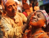 Bình minh đỏ: Lễ hội Sindoor Jatra ở Nepal