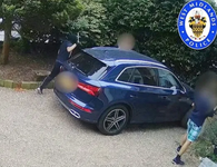 Mẹ trẻ đại chiến 3 tên cướp quyết giữ cho được xe Audi