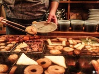 Kinh ngạc: Nhà hàng đun nồi nước dùng từ nửa thế kỷ trước cho khách ăn