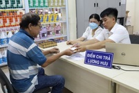 Ngân hàng không được khấu trừ trực tiếp lương hưu để thu hồi nợ