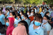 Không được tăng lương theo thỏa thuận, 2.700 công nhân ngưng việc tập thể