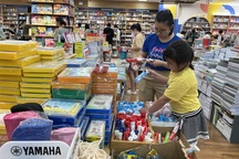 Sôi động thị trường đồ dùng học tập trước thềm năm học mới