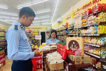Siết chặt thị trường thực phẩm thiết yếu