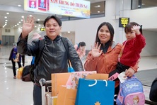 Vietnam Airlines đưa người lao động xa quê đoàn tụ bên gia đình dịp Tết