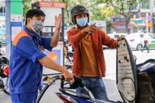 Xăng tăng giá trên 400 đồng/ lít từ chiều nay 20/3