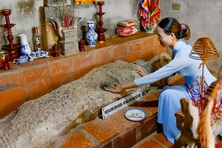 Phiến đá in hình đầu người độc đáo ở Di sản thế giới Thành nhà Hồ