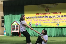 Không thể lấy bạo lực để giải quyết bạo lực