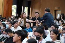 Cách sử dụng AI và công nghệ để rút ngắn thời gian học tiếng Anh hiệu quả