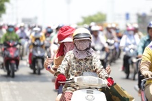 Nắng như "chảo lửa" có nơi hơn 43 độ C, nhiệt độ sẽ giảm dần từ ngày 1-2/5