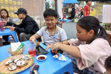 Tăng cường quản lý thức ăn đường phố sau vụ ngộ độc làm 560 người nhập viện