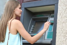 Nhận được tiền chuyển khoản nhầm phải trả lại ngay để không bị phạt
