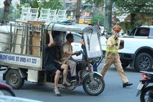 Một tuần, CSGT Hà Nội xử lý 708 trường hợp vi phạm, phạt hơn 677 triệu đồng