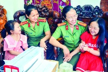 Những người mẹ mang sắc phục xanh