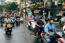 Điều khiển xe máy, ô tô tốc độ quá chậm cũng có thể bị phạt tiền