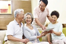 Ngày đầu tiên trả tiền lương hưu mới đến tay hơn 60% người hưởng