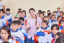 Hoa hậu Lương Thùy Linh: “Vẽ tương lai” với em nhỏ vùng cao