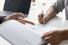 Ký lại hợp đồng lao động mới hoặc phụ lục hợp đồng khi tăng lương