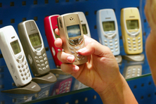 Cẩn trọng kẻo mua điện thoại "cục gạch" được quảng cáo là feature phone 4G